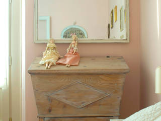 Home Relooking in stile Shabby Chic, Cinzia Corbetta Cinzia Corbetta Phòng ngủ phong cách kinh điển