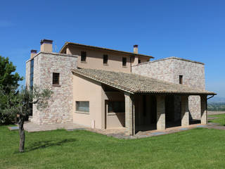 Villa in Campagna ad Assisi, Studio di Bioarchitettura Brozzetti Adriano Studio di Bioarchitettura Brozzetti Adriano Landhäuser