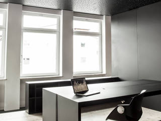 Schwarzes Büro, Studio für Architektur Bernd Vordermeier Studio für Architektur Bernd Vordermeier Gewerbeflächen