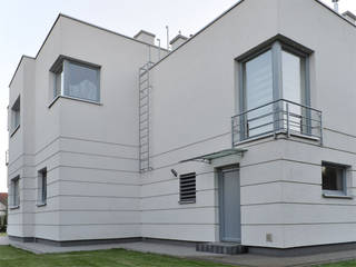 Haus in Hornówek, NUX Edward Dylawerski NUX Edward Dylawerski Casas modernas: Ideas, imágenes y decoración