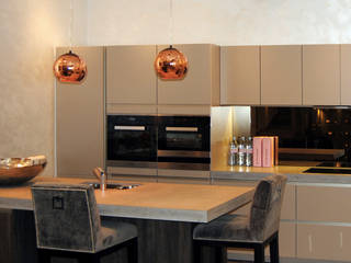 Coleherne Mews, Concrete LCDA Concrete LCDA Modern dining room