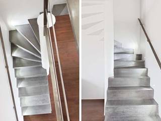 Duplex Clichy La Garenne, a-sh a-sh Minimalist corridor, hallway & stairs