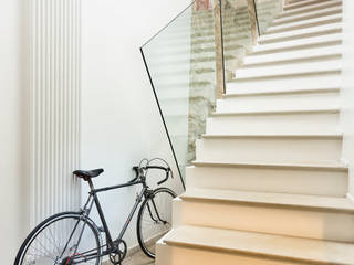 CASA BL CONVERSANO BARI, Studio Bugna Studio Bugna Modern Corridor, Hallway and Staircase