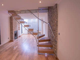 Modern Glass and Oak Floating Stairs, Railing London Ltd Railing London Ltd Modern Corridor, Hallway and Staircase