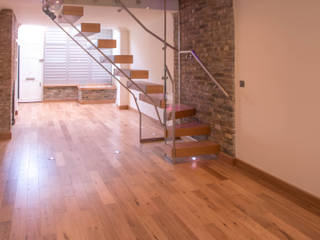 Modern Glass and Oak Floating Stairs, Railing London Ltd Railing London Ltd Moderne gangen, hallen & trappenhuizen