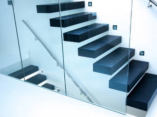 Classic and minimalistic Floating Stairs with black steps, Railing London Ltd Railing London Ltd Modern Corridor, Hallway and Staircase