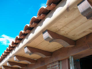 Aleros en madera. , panelestudio panelestudio Casas de estilo clásico
