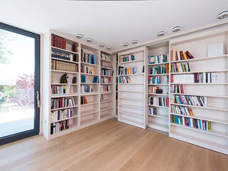 Er-LESEN. Haus Bibliothek, DESIGNWERK Christl DESIGNWERK Christl クラシックデザインの リビング