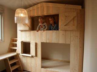stapelbedhuisje met bureau, klauterkamer klauterkamer Nursery/kid’s room Beds & cribs