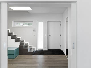 Energetische Sanierung & Umbau Einfamilienhaus, architektur______linie architektur______linie Couloir, entrée, escaliers modernes