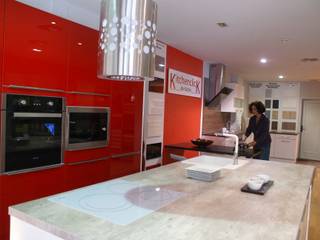 Expo KichenclicK, ESTUDIO INTER SIETE ESTUDIO INTER SIETE Cocinas de estilo moderno Tablero DM