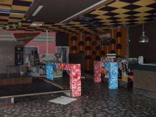 Restyling di un Disco Pub nel Veneto, ArchitetturaIN ArchitetturaIN Spazi commerciali