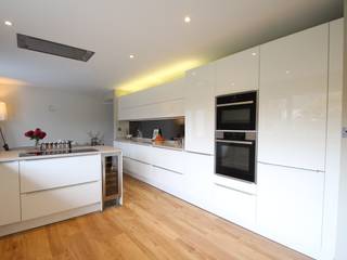 Schuller white gloss handled, AD3 Design Limited AD3 Design Limited Cocinas modernas: Ideas, imágenes y decoración