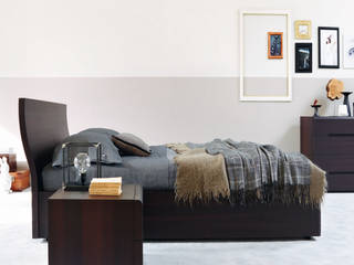 'Estro' wooden bed with storage box by Orme homify ห้องนอน โต๊ะหัวเตียง