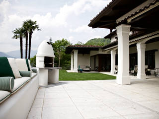Splendida vista sul lago di Lugano, DF Design DF Design Mediterranean style balcony, veranda & terrace