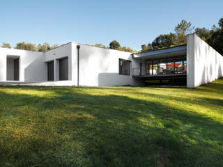 Casa Almalaguês, António Carvalho - Arquitectura e Urbanismo, Lda. António Carvalho - Arquitectura e Urbanismo, Lda. Casas modernas