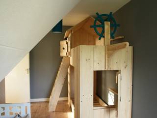 piratenbed, klauterkamer klauterkamer Habitaciones para niños de estilo minimalista