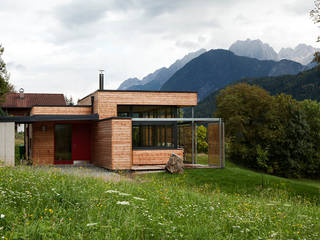 Haus N.H., pedit&partner architekten pedit&partner architekten منازل