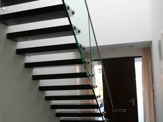 zwevende trap met glazen balustrade, Allstairs Trappenshowroom Allstairs Trappenshowroom درج