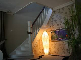 Klassieke kwartslag trap met gebogen binnenboom, Allstairs Trappenshowroom Allstairs Trappenshowroom Stairs