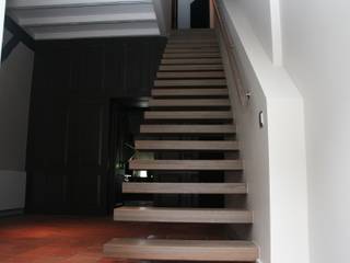 Zwevende eiken houten treden, Allstairs Trappenshowroom Allstairs Trappenshowroom Gang, hal & trappenhuisTrappen