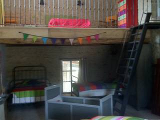 Un mas en Provence., LT Design Architecture LT Design Architecture Dormitorios infantiles modernos:
