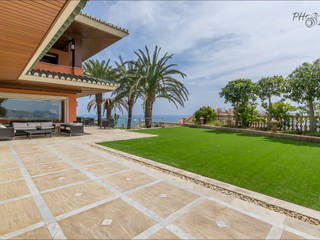 Villa de lujo en Málaga con toques tropicales, Per Hansen Per Hansen Tropical style houses