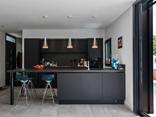 MAISON CARDAILLAC, Hugues Tournier Architecte Hugues Tournier Architecte Modern Kitchen