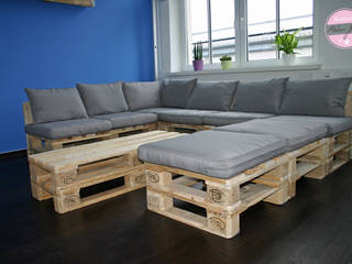 homify Industrial style living room Side tables & trays