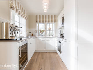 Reetdach Neubau, Immofoto-Sylt Immofoto-Sylt Country style kitchen