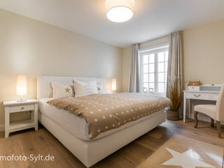 Reetdach Neubau, Immofoto-Sylt Immofoto-Sylt Country style bedroom