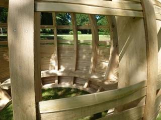 Curved Oak Pod Seat, Mungo & Betsy Mungo & Betsy Jardines de estilo rural