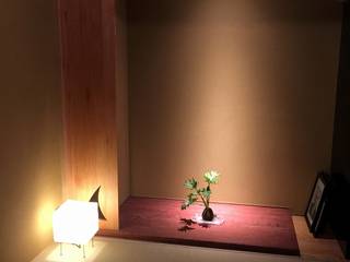 The display alcove of the tatami room 松田靖弘建築設計室 Salas de entretenimiento de estilo moderno