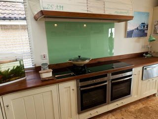 Aquamarine, Thoroughly Wood Thoroughly Wood Classic style kitchen