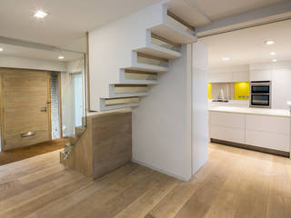 Stairs & entrance hall Gavin Langford Architects Modern corridor, hallway & stairs