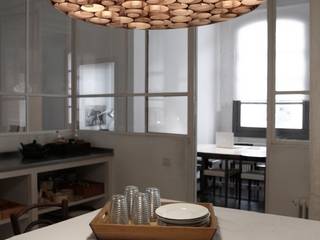 LZF Lamps - nachhaltige Designerleuchten aus Furnierholz, Designort Designort غرفة السفرة الخشب هندسيا Transparent