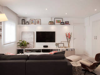 Apartamento Mundaka, Helô Marques Associados Helô Marques Associados Moderner Multimedia-Raum