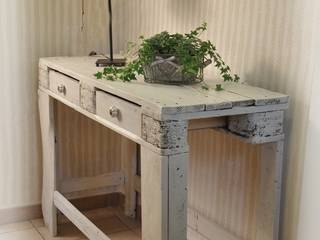 Sideboard aus einer Palette, Malien Beimgraben Malien Beimgraben Rustikaler Flur, Diele & Treppenhaus
