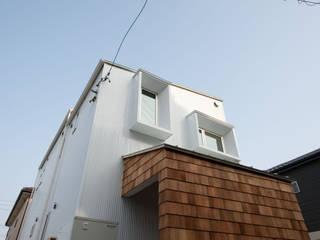 『光あふれる家族スペースの住まい』, m+h建築設計スタジオ m+h建築設計スタジオ Moderne huizen