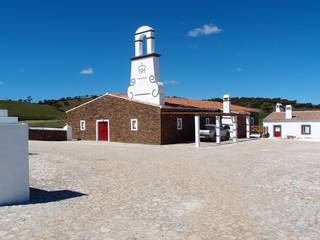 Casa tradicional no Alentejo no meio da natureza, José Baganha & Arquitectos Associados José Baganha & Arquitectos Associados Country style house