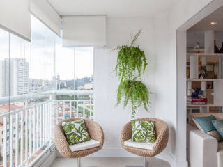 APARTAMENTO, MARCY RICCIARDI ARQUITETURA & INTERIORES MARCY RICCIARDI ARQUITETURA & INTERIORES Balcones y terrazas minimalistas