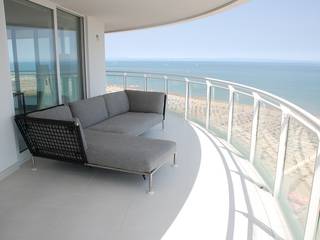 WHITE TOWER - Lignano Sabbiadoro (Ud), restauri & costruzioni srl restauri & costruzioni srl Modern balcony, veranda & terrace