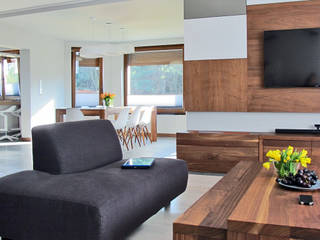 wnętrza z drewnem z orzecha amerykańskiego, Projekt Kolektyw Sp. z o.o. Projekt Kolektyw Sp. z o.o. Modern Living Room