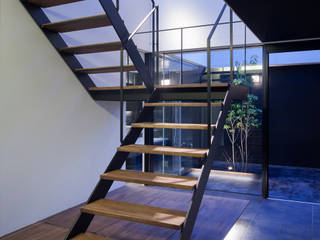 ウキバコ, （株）建築デザイン研究所 （株）建築デザイン研究所 Modern Corridor, Hallway and Staircase