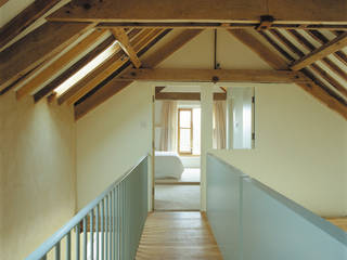 Quaker Barns, Hudson Architects Hudson Architects Classic style corridor, hallway and stairs