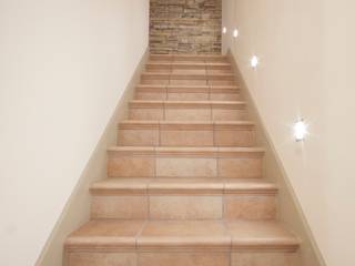 La casa di Paola, Modularis Progettazione e Arredo Modularis Progettazione e Arredo Couloir, entrée, escaliers originaux