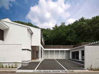 ​A residence with the bridge and the roof deck, 宮崎豊・MDS建築研究所 宮崎豊・MDS建築研究所 Casas modernas