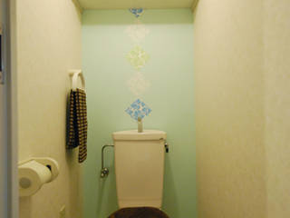トイレの壁紙リノベーション, Deco Cloth（デコクロス） Deco Cloth（デコクロス） Skandinavische Wände & Böden