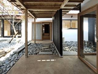 今井町の家, ＮＥＯ ＧＥＯ ＮＥＯ ＧＥＯ Jardines de estilo clásico Muros y vallas