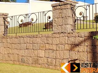Muro de Arrimo, Estância Pedras Estância Pedras Paredes y pisos de estilo rústico